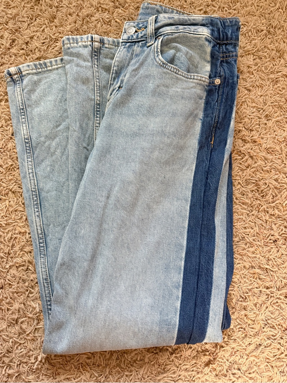 Women's Jeans with Dark Blue Side Stripe
time and tru
size 4
worn twice